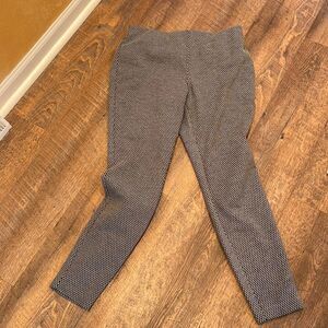 Black and gray stretch leggings